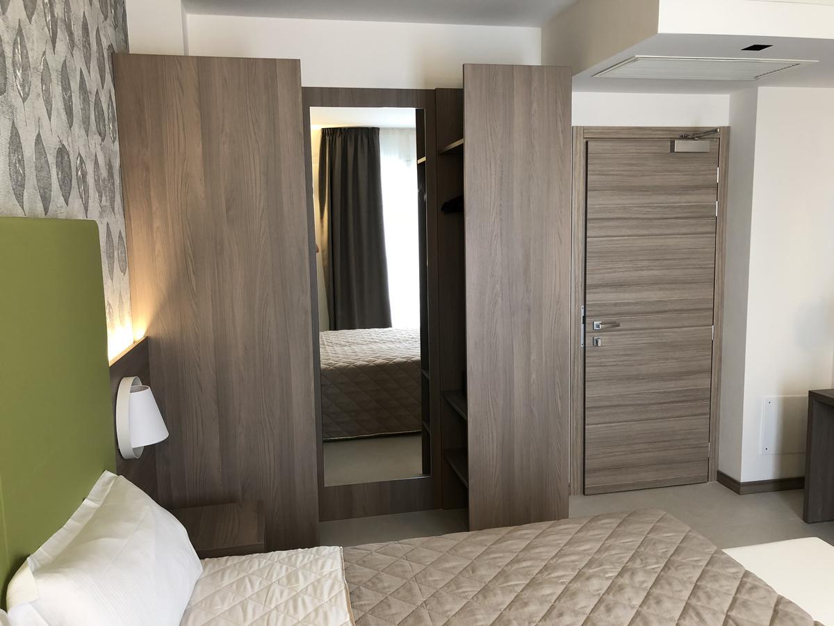 Hotel Iris Jesolo Exterior photo