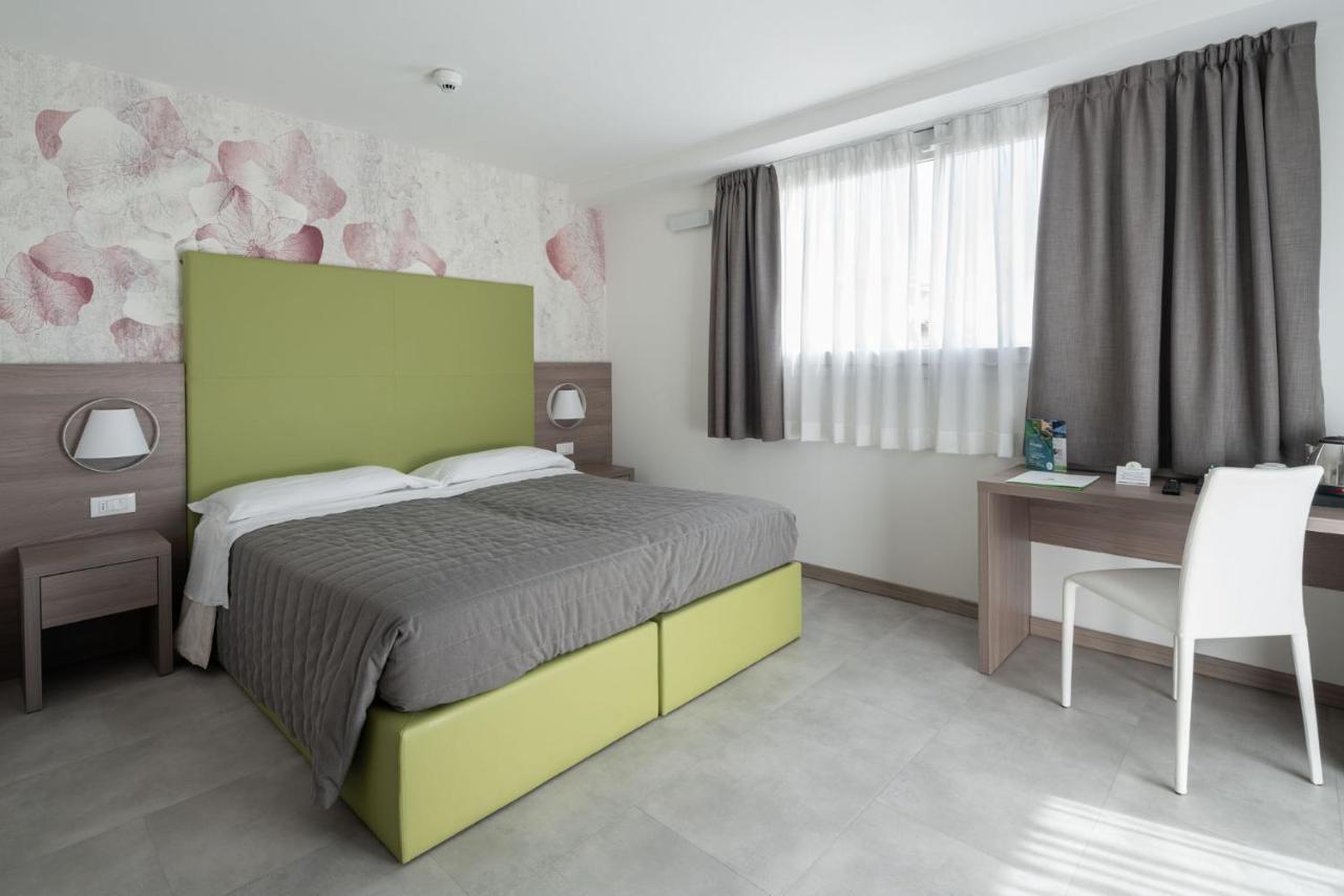 Hotel Iris Jesolo Exterior photo
