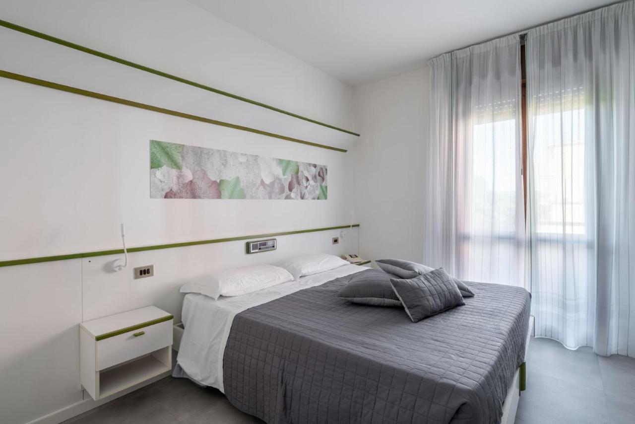 Hotel Iris Jesolo Exterior photo