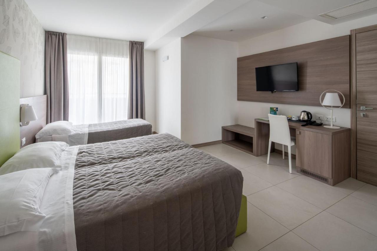 Hotel Iris Jesolo Exterior photo