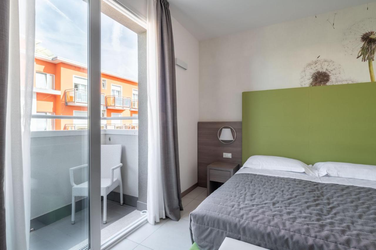 Hotel Iris Jesolo Exterior photo
